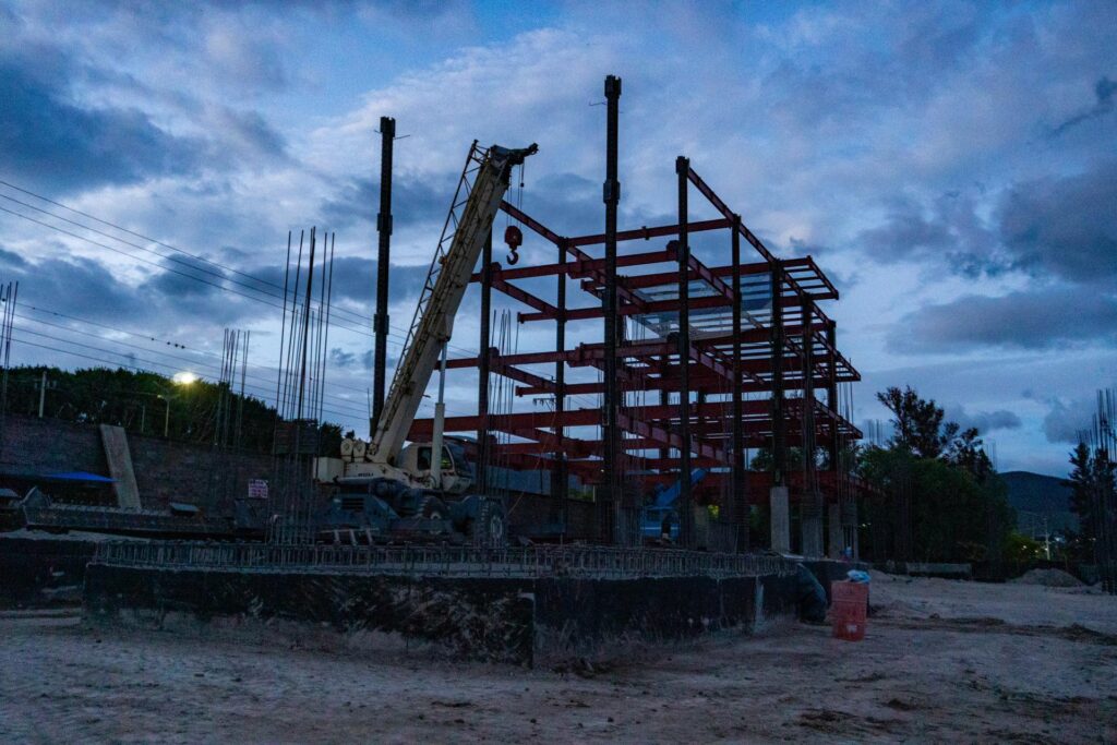 La estructura del futuro Hospital 50 Doctors Tehuacán en construcción