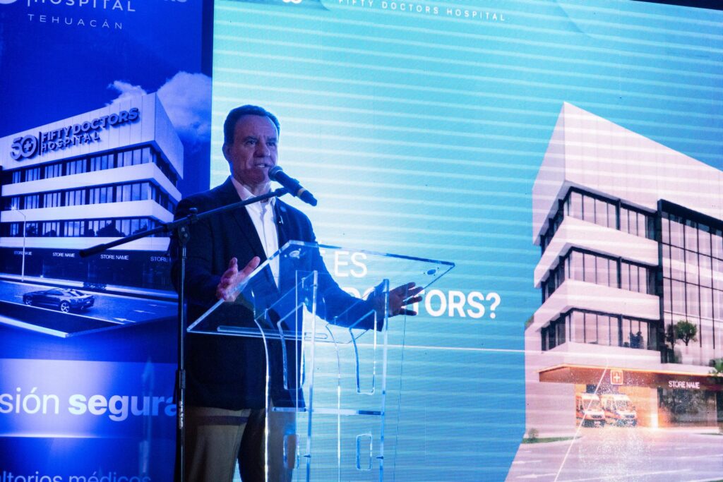 Presentación del proyecto del Hospital 50 Doctors Tehuacán ante los invitados